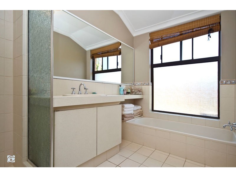 2 Lakeview Place, Bibra Lake WA 6163