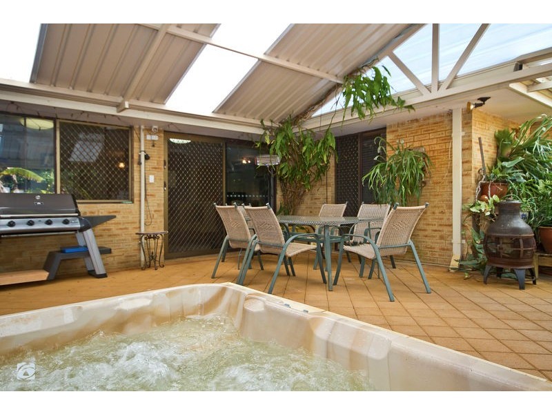 2 Lakeview Place, Bibra Lake WA 6163