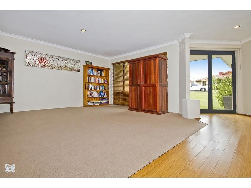 41 Carnegie Parade, Success WA 6164