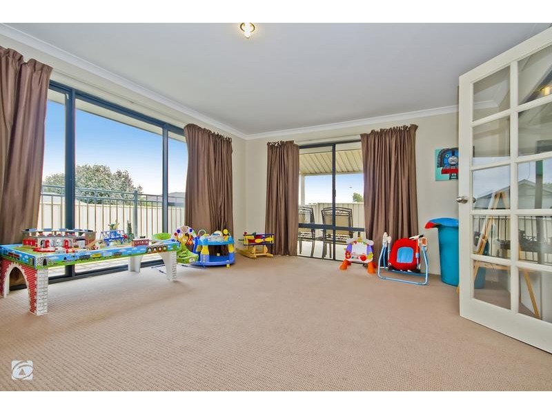 41 Carnegie Parade, Success WA 6164