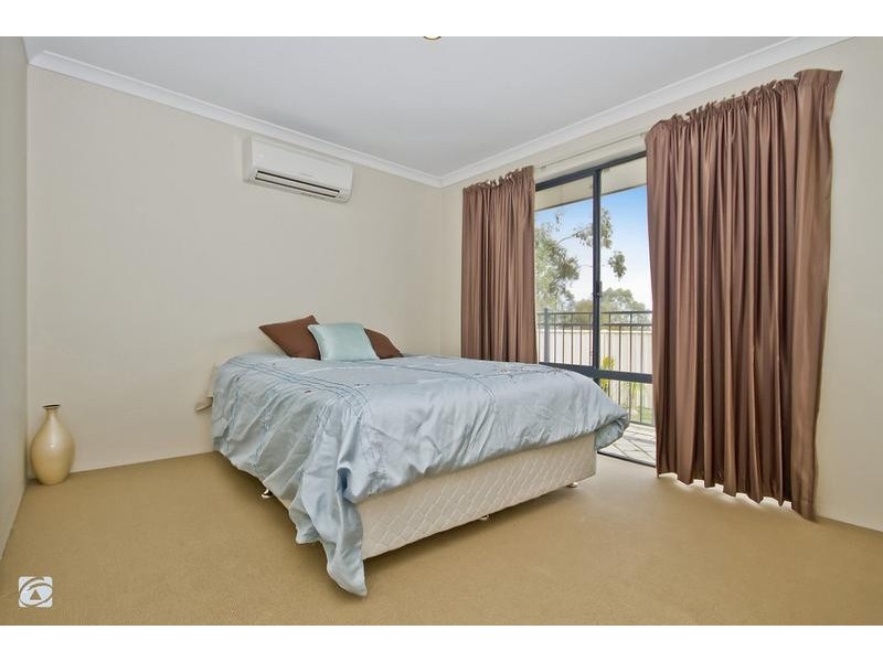 41 Carnegie Parade, Success WA 6164