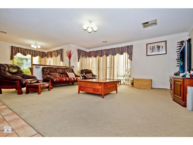 4 Marraboor Place, Success WA 6164