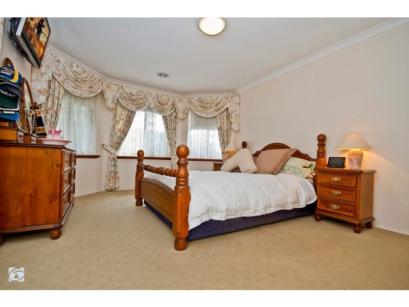 4 Marraboor Place, Success WA 6164