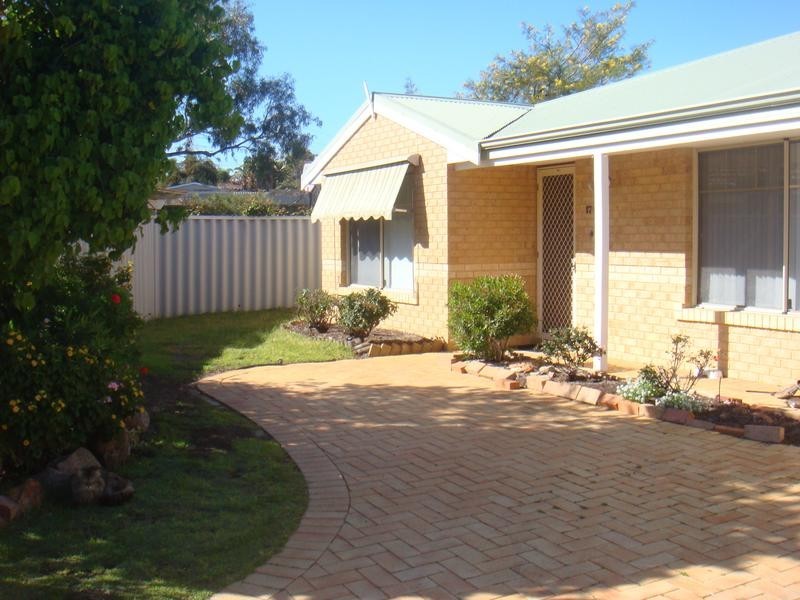 b/17 Sunshine Place, Bibra Lake WA 6163