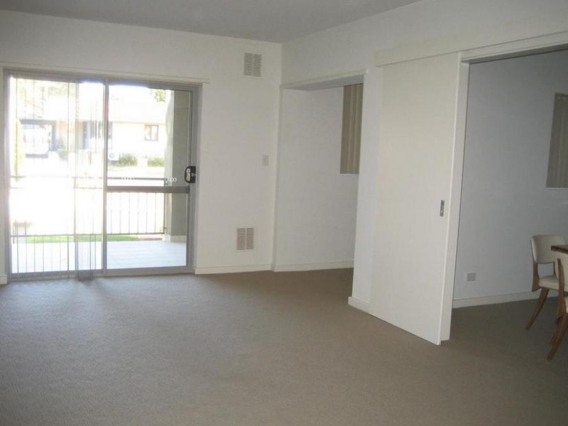 8/15 Rosalind Way, Coolbellup WA 6163