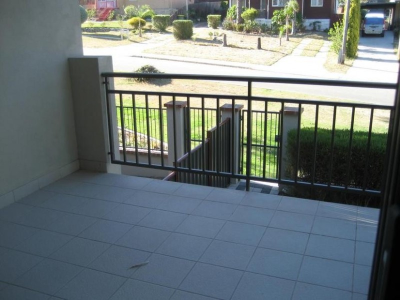 8/15 Rosalind Way, Coolbellup WA 6163