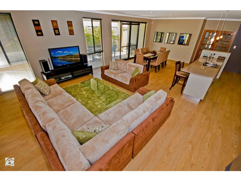 8 Strelitz View, Beeliar WA 6164