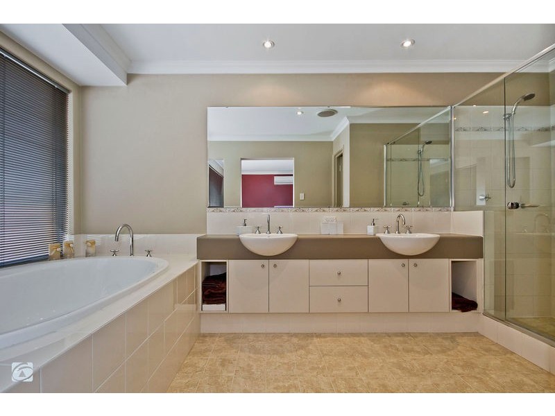 8 Strelitz View, Beeliar WA 6164