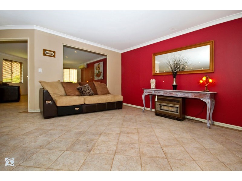 4 MacKaya Court, South Lake WA 6164