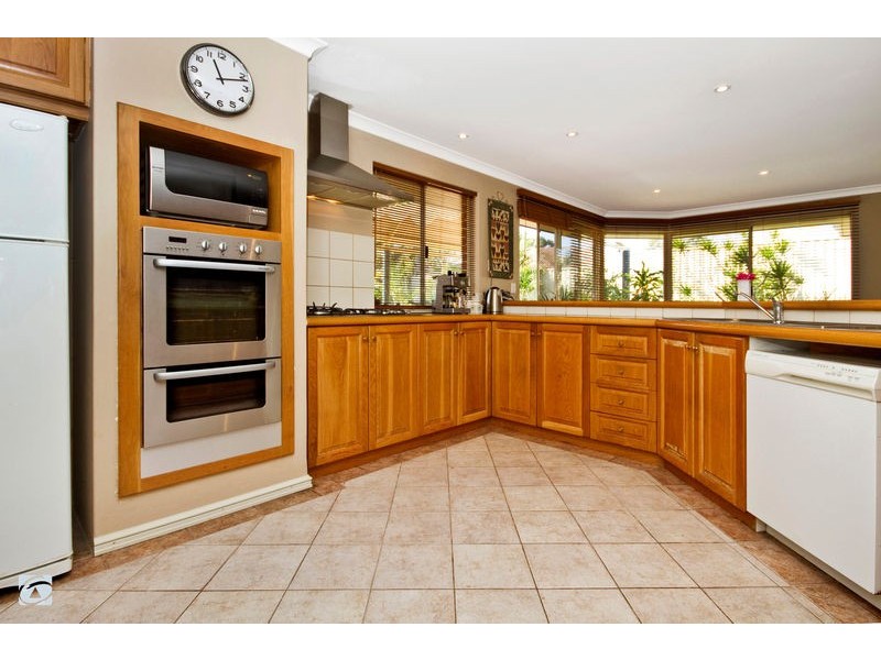 4 MacKaya Court, South Lake WA 6164