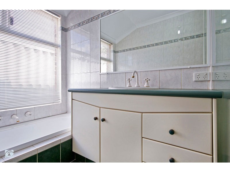 4 MacKaya Court, South Lake WA 6164