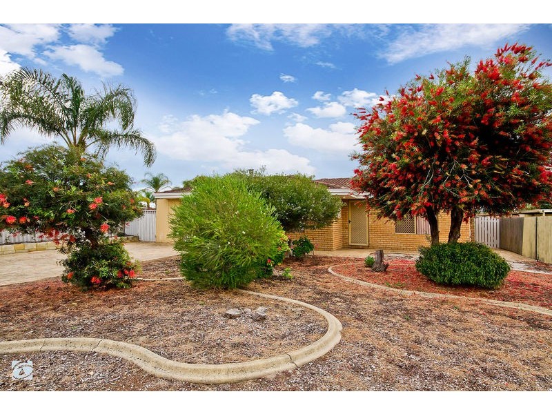 8 Arcaman Place, South Lake WA 6164