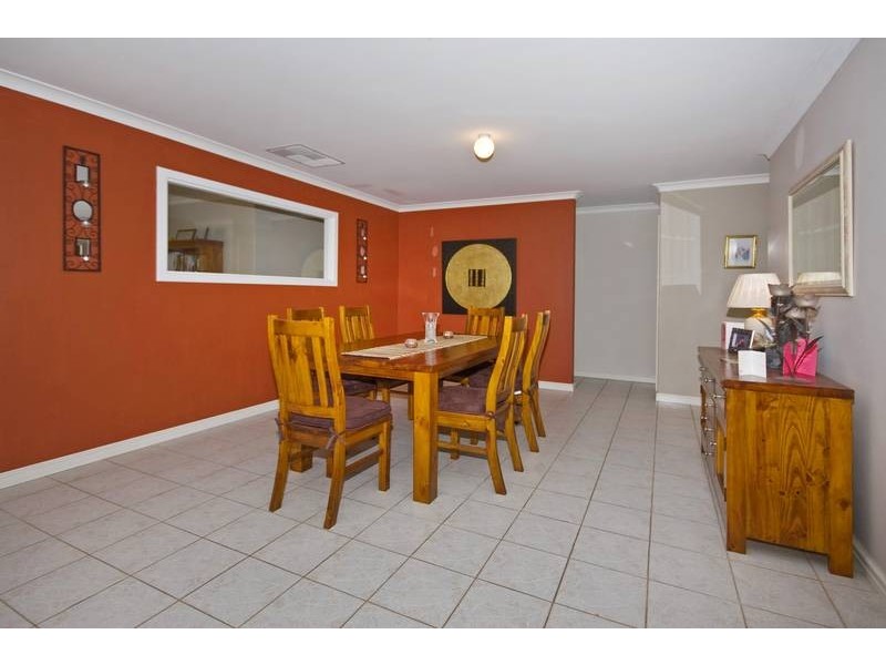 17 Riversdale Pass, Jandakot WA 6164