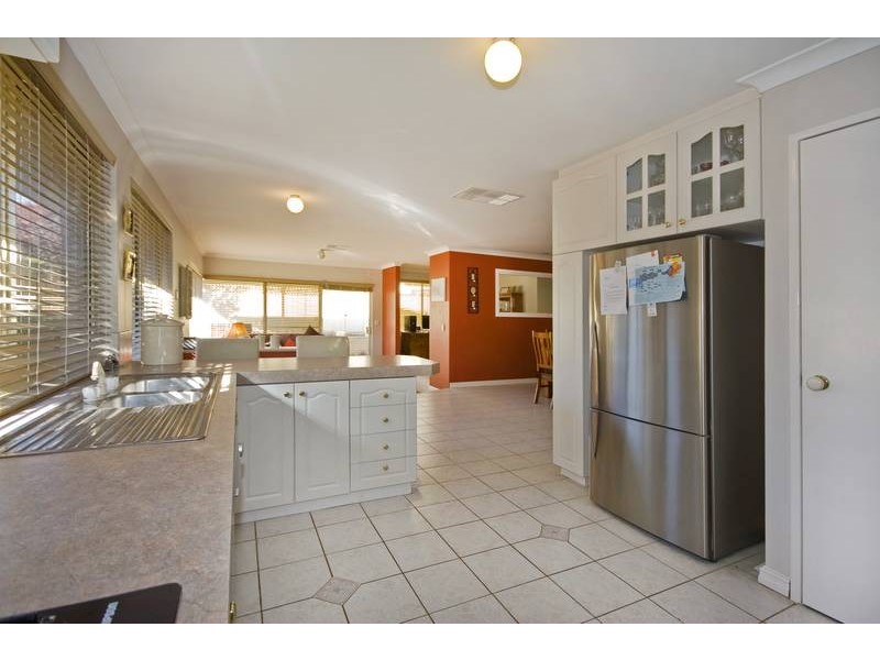 17 Riversdale Pass, Jandakot WA 6164
