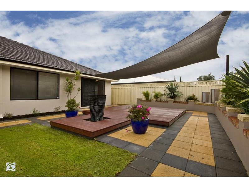 23 Marav Court, Success WA 6164