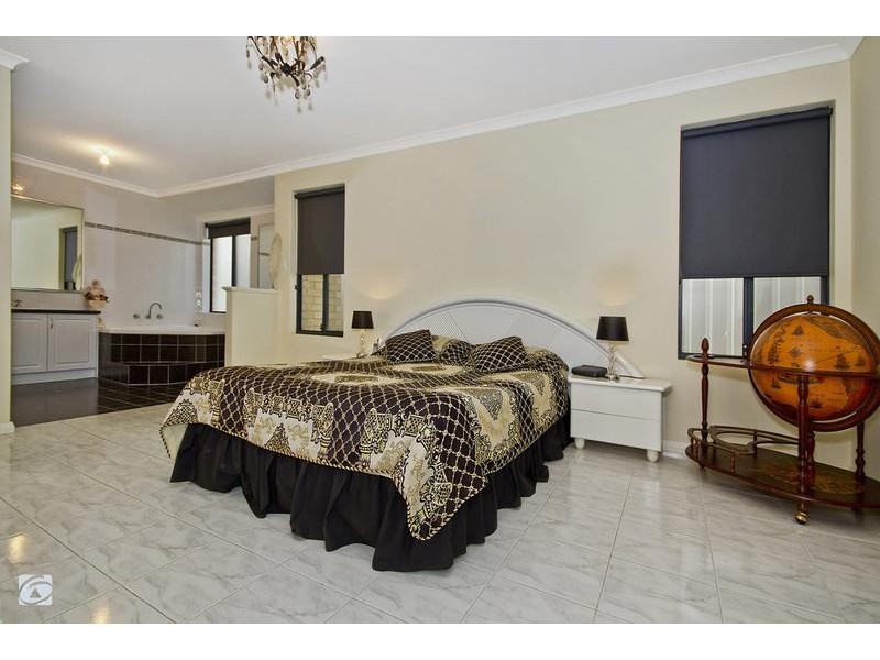 404 Hamilton Road, Munster WA 6166