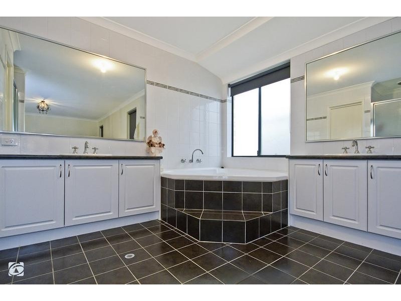 404 Hamilton Road, Munster WA 6166