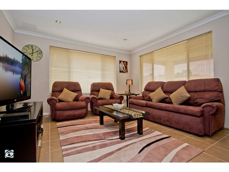2/12 Peppermint Gardens, Aubin Grove WA 6164