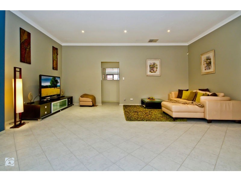 16 Carrello Circuit, Coogee WA 6166