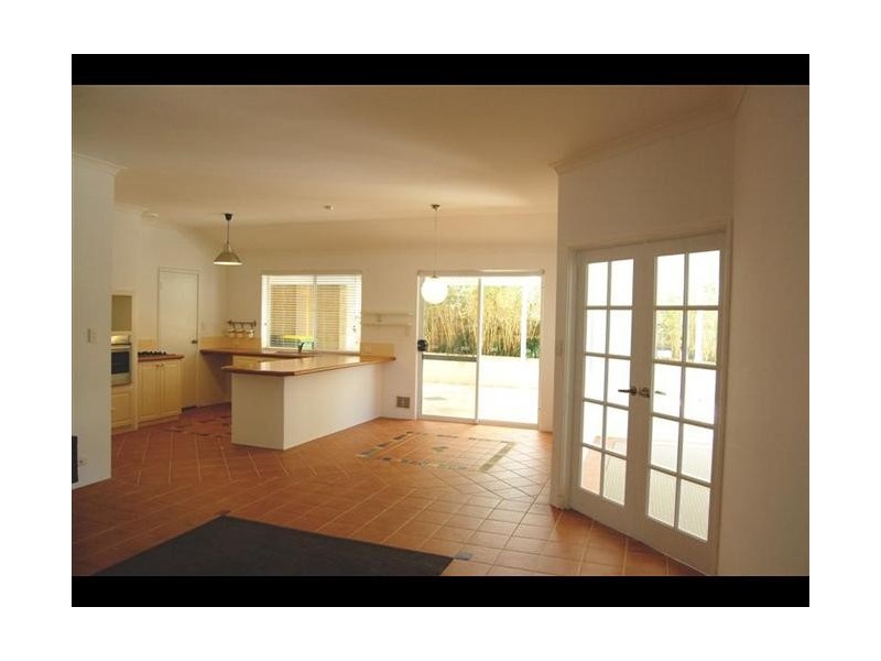 8 Lakeridge Drive, Cockburn Central WA 6164