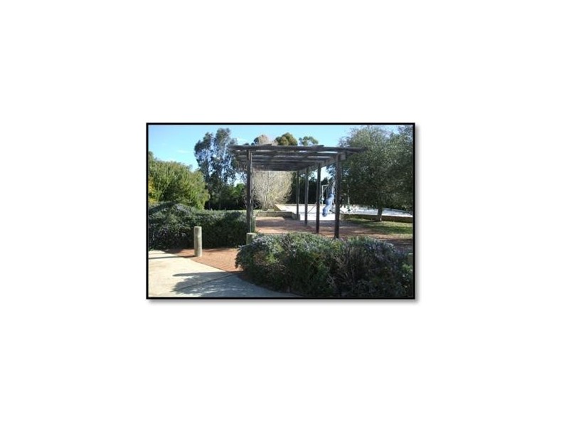 8 Lakeridge Drive, Cockburn Central WA 6164