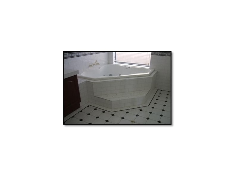 8 Lakeridge Drive, Cockburn Central WA 6164