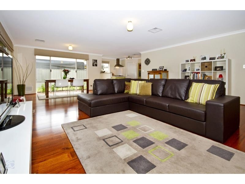 6 CORNELL WAY, Success WA 6164