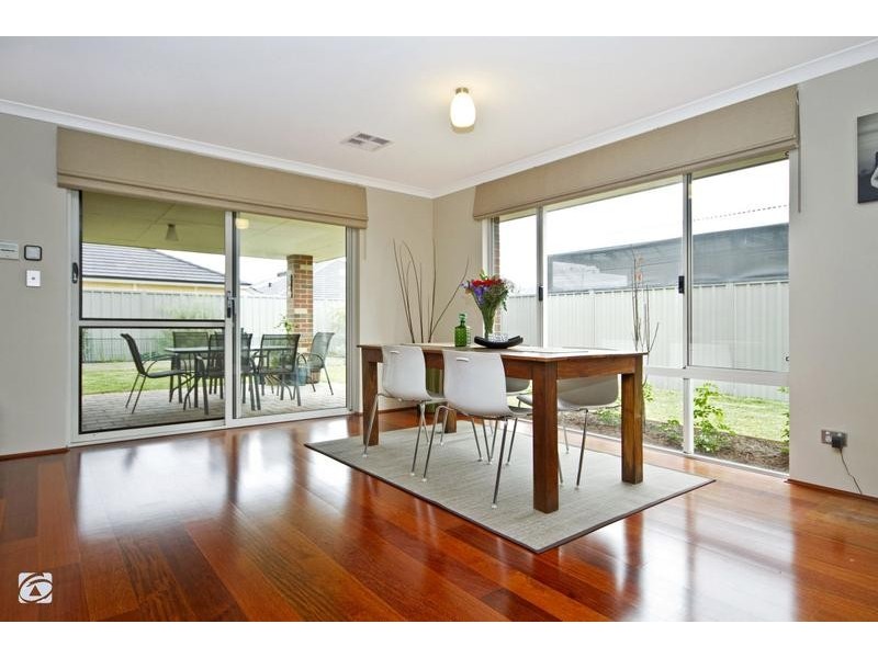 6 CORNELL WAY, Success WA 6164