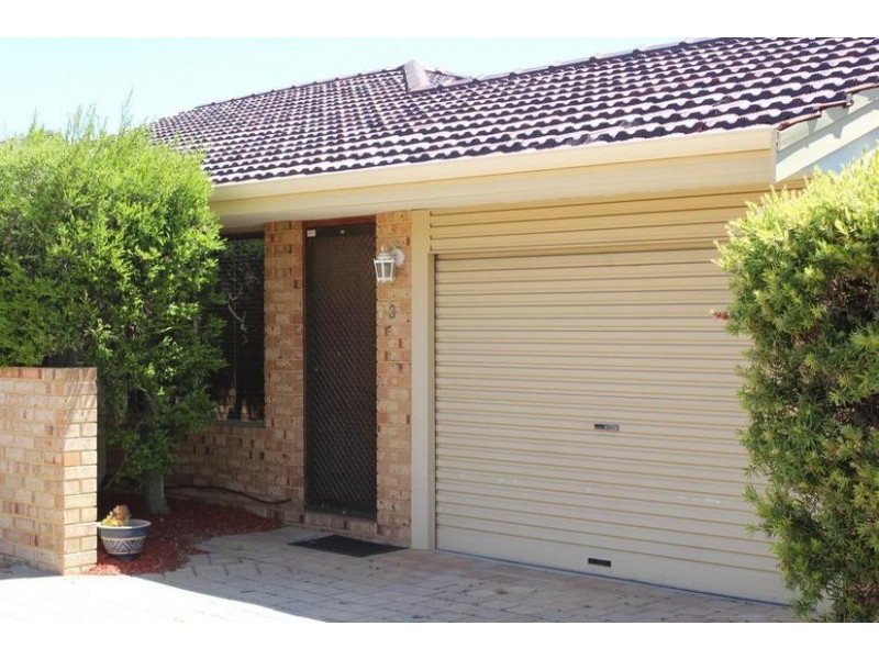 3/6 Lester Drive, Thornlie WA 6108