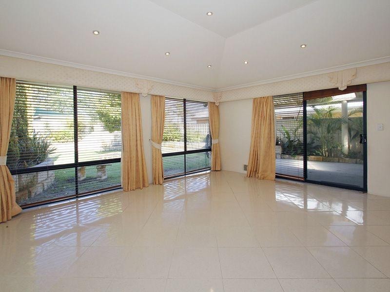 25 Meranda Lane, Success WA 6164