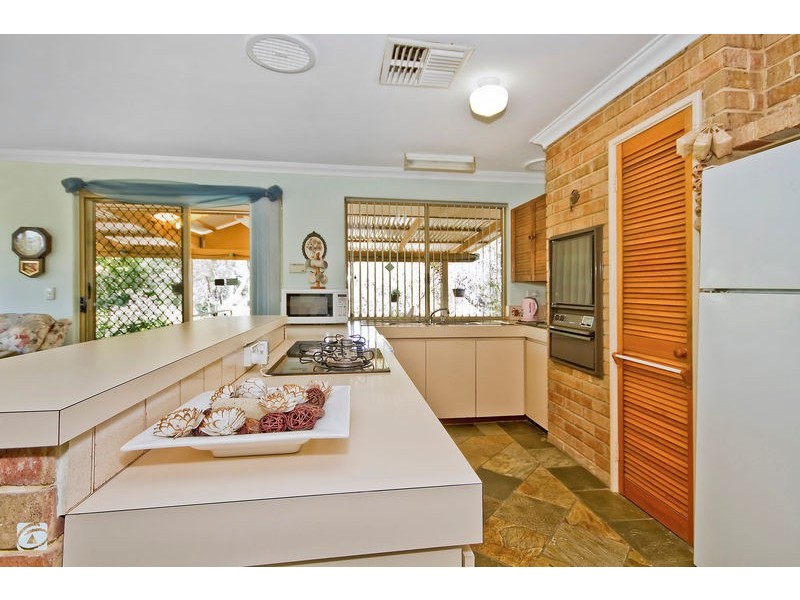 11 Sherwin Place, Wandi WA 6167