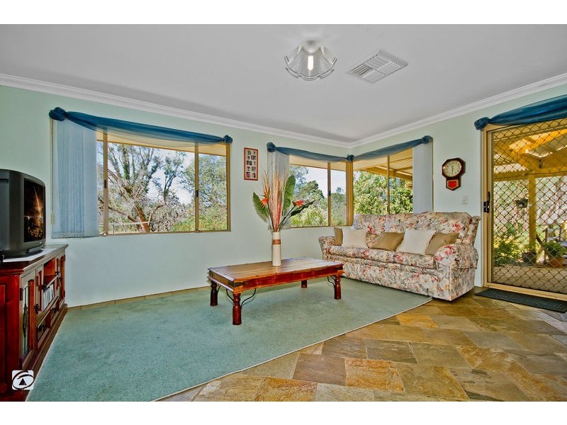 11 Sherwin Place, Wandi WA 6167