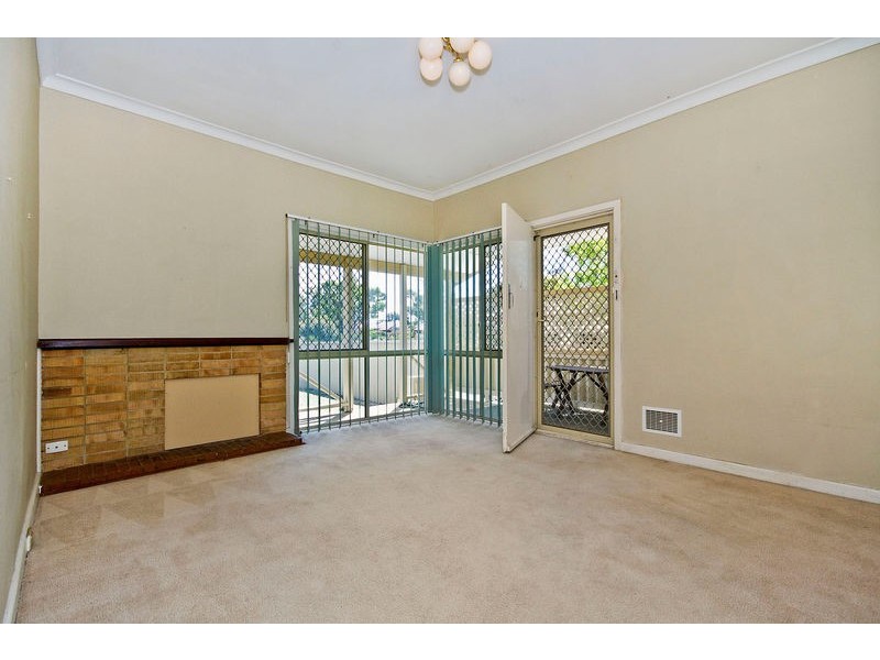 32 & 32A Hargreaves Road, Coolbellup WA 6163