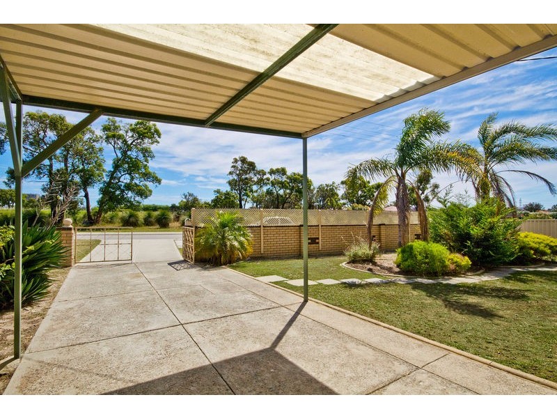 32 & 32A Hargreaves Road, Coolbellup WA 6163