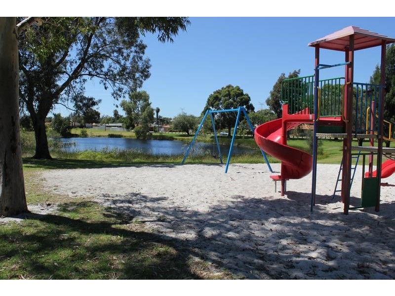 1 Little Lake Rise, South Lake WA 6164