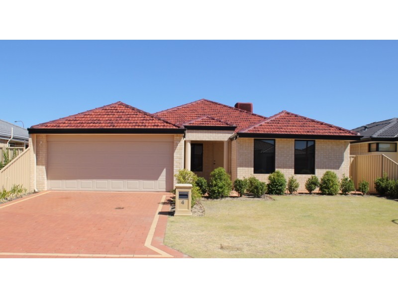 4 Tarn Drive, Canning Vale WA 6155