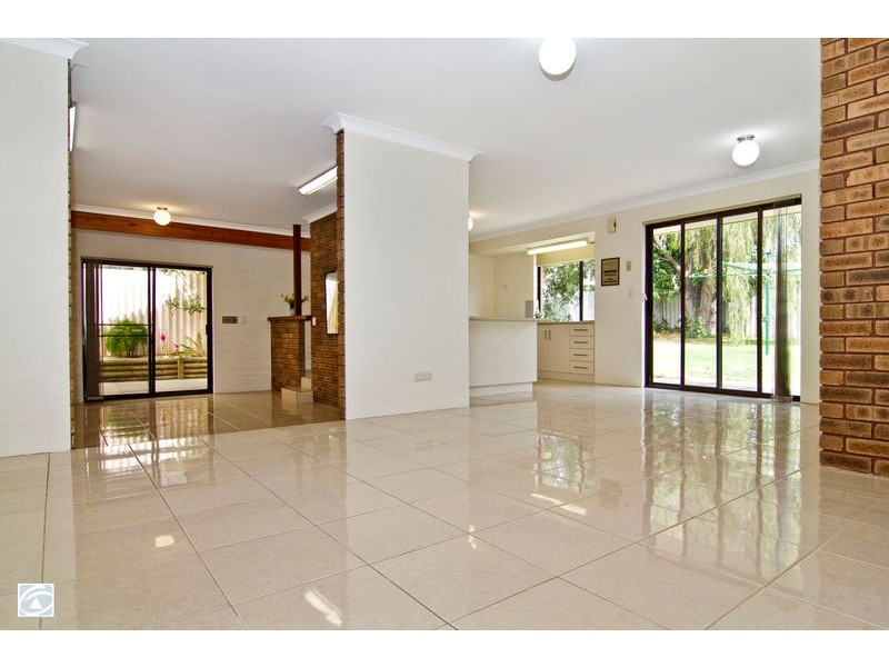 4 Bomaria Close, South Lake WA 6164