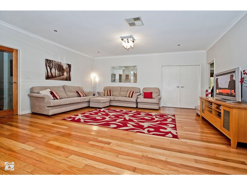 124 Aurora Drive, Atwell WA 6164