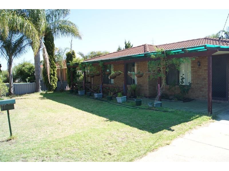 4 Labyrinth Way, South Lake WA 6164