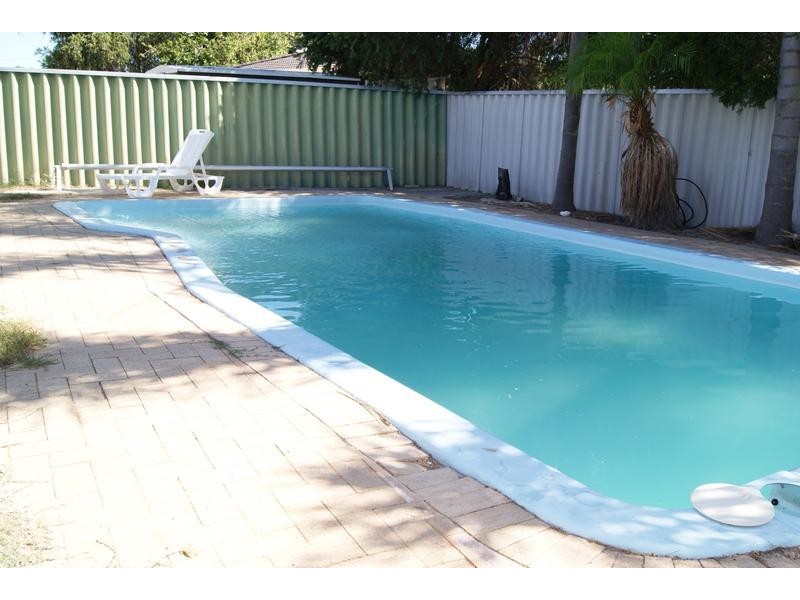 4 Labyrinth Way, South Lake WA 6164