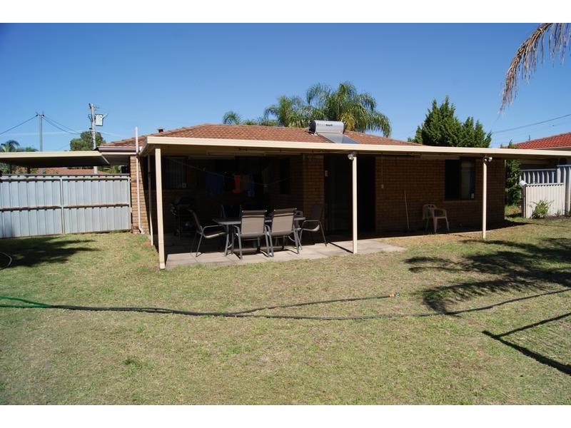 4 Labyrinth Way, South Lake WA 6164