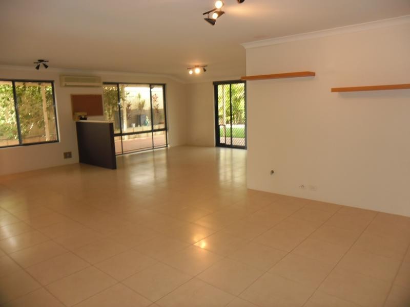 12 Carnegie Parade, Success WA 6164