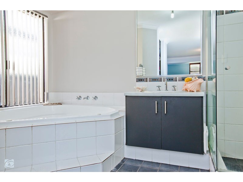 24 Tarradee Circuit, Thornlie WA 6108