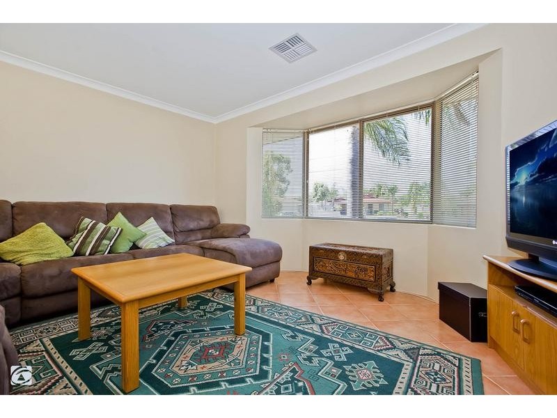 11 Jeavons Place, South Lake WA 6164