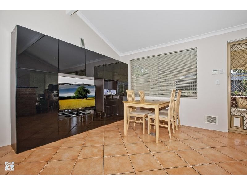 11 Jeavons Place, South Lake WA 6164