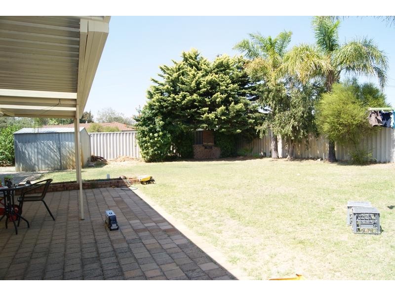 8 Barrine Gardens, South Lake WA 6164