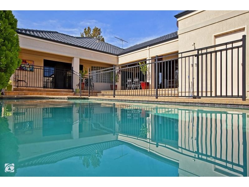 1 Turtle Point Cove, Jandakot WA 6164