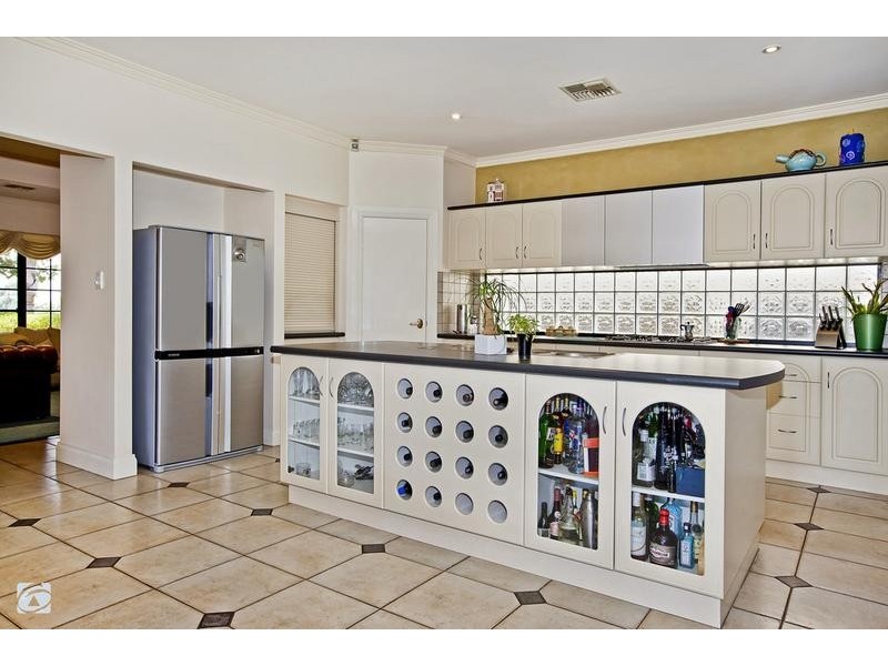 1 Turtle Point Cove, Jandakot WA 6164