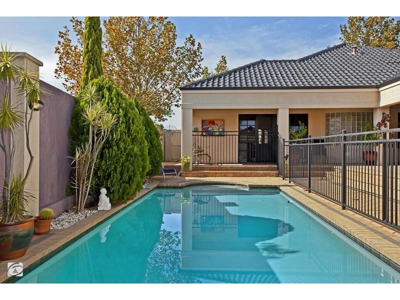 1 Turtle Point Cove, Jandakot WA 6164