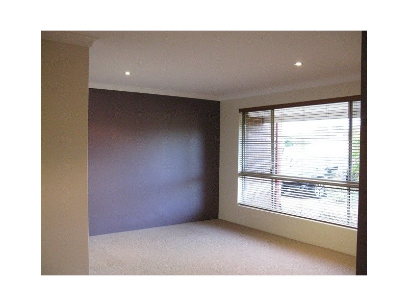 16 Lakehurst Way, Atwell WA 6164